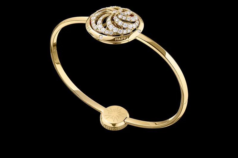 Gold bangle with a diamond swirl